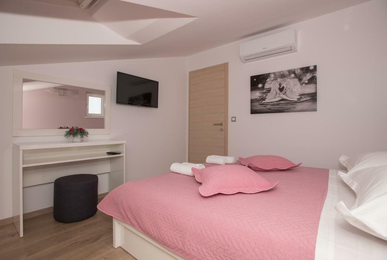 Apartmani Vujcic Makarska Ngoại thất bức ảnh