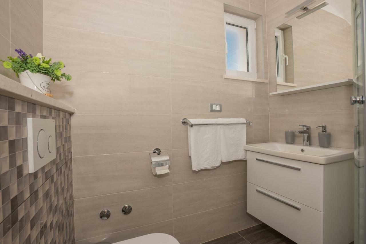 Apartmani Vujcic Makarska Ngoại thất bức ảnh