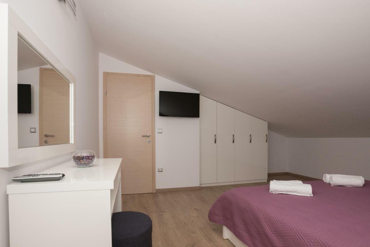 Apartmani Vujcic Makarska Ngoại thất bức ảnh